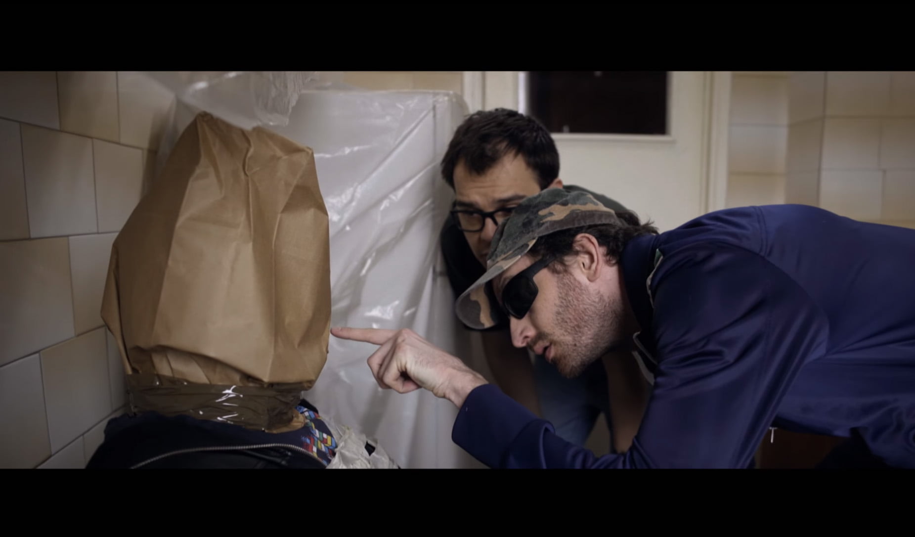 De ce pe mine by Dan Chișu - CINEPUB