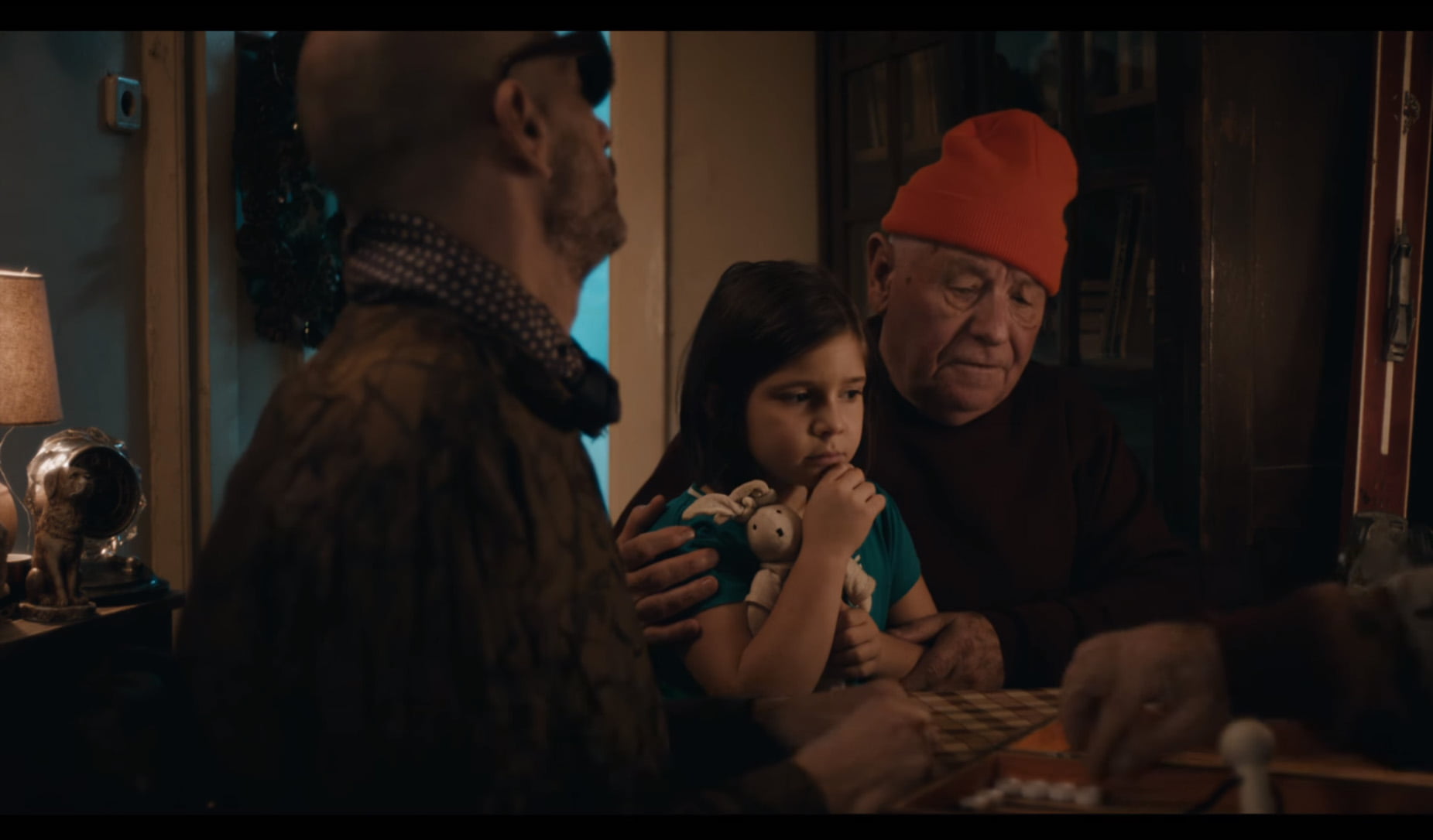 Trece si prin perete by Radu Jude - CINEPUB